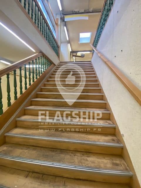 Local commercial · 560 m² · Location — photo 3