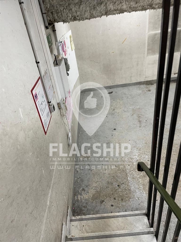 Local commercial · 635 m² · Location — photo 1