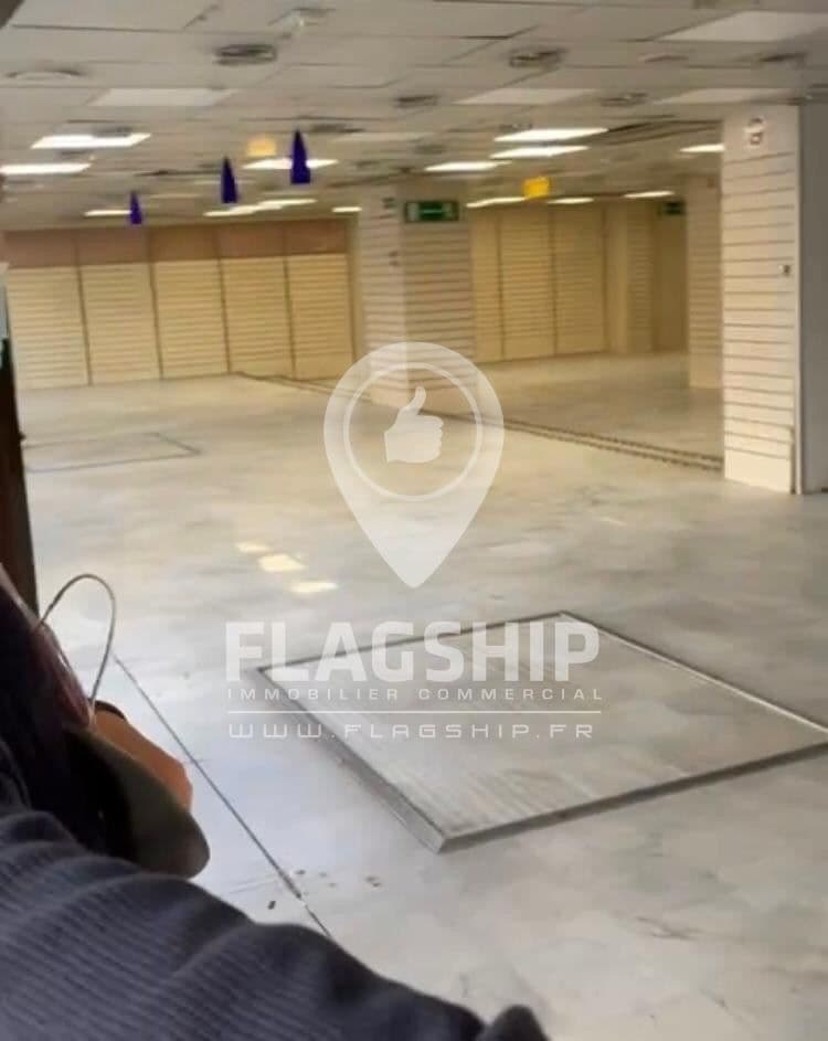 Local commercial · 635 m² · Location — photo 2