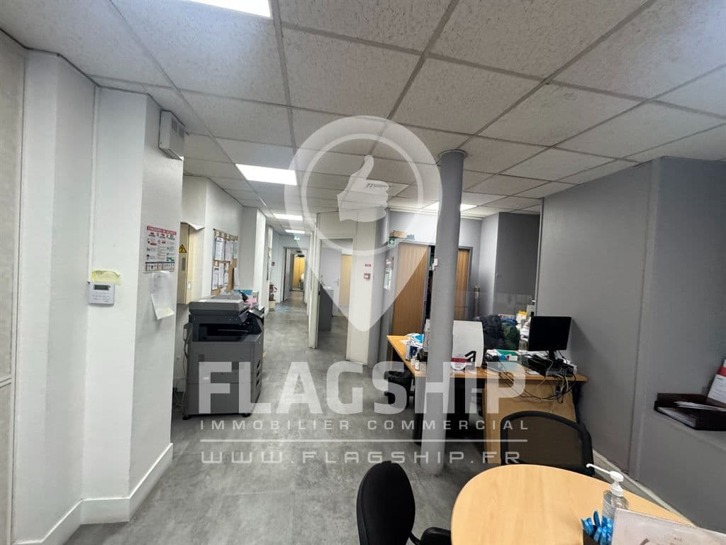 Local commercial · 266 m² · Location — photo 1