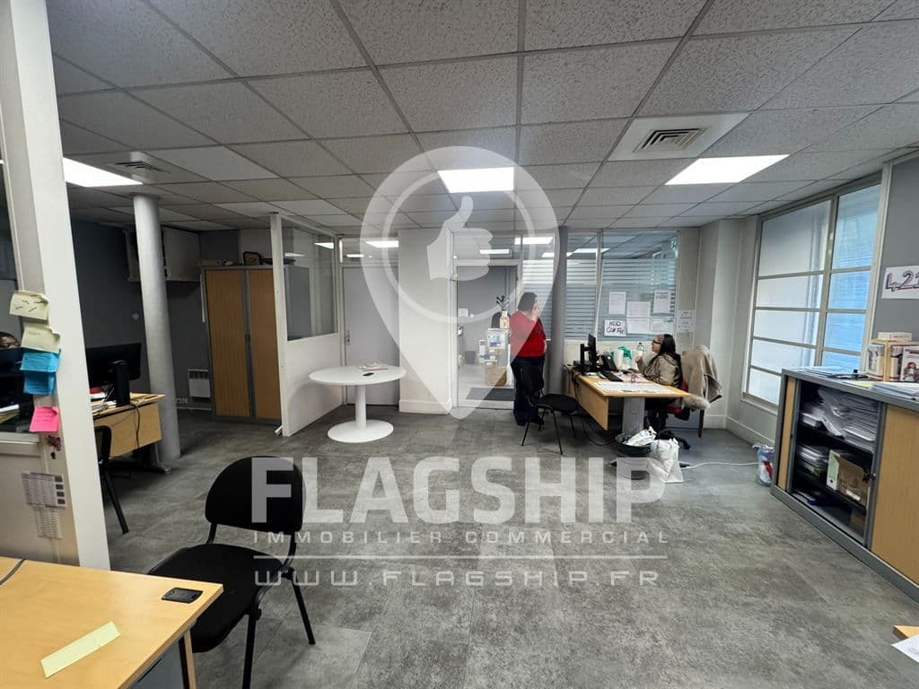 Local commercial · 266 m² · Location — photo 3