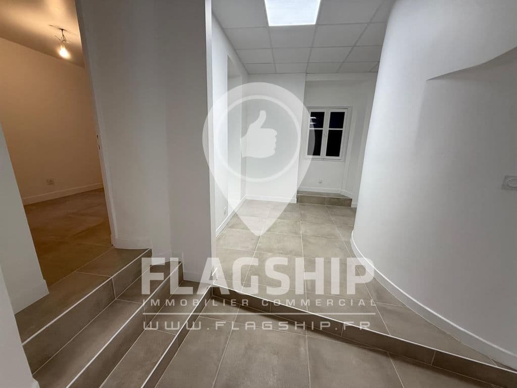 Local commercial · 117 m² · Achat des murs — photo 3