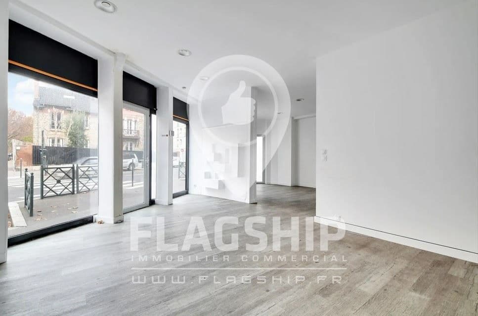 Local commercial · 72 m² · Location — photo 3