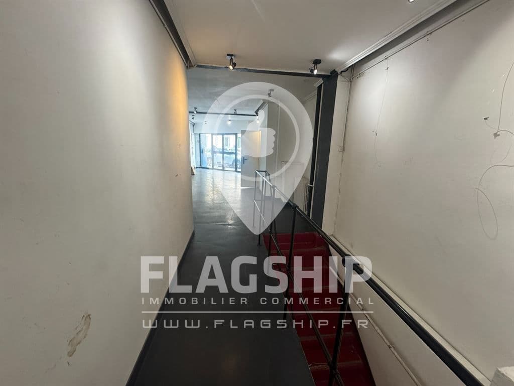 Local commercial · 166 m² · Location — photo 3