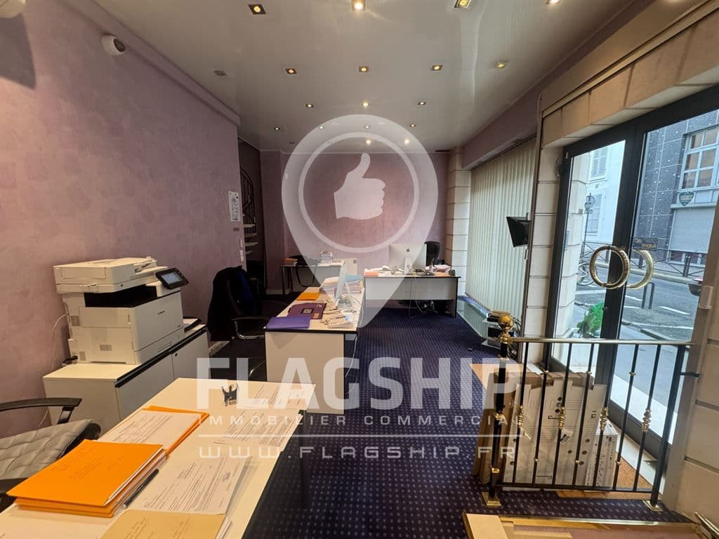 Local commercial · 73 m² · Location — photo 2