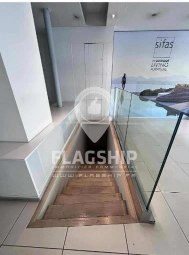 Local commercial · 159 m² · Location — photo 3