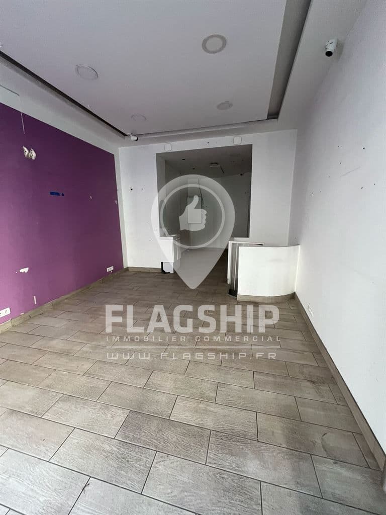 Local commercial · 42 m² · Location — photo 3
