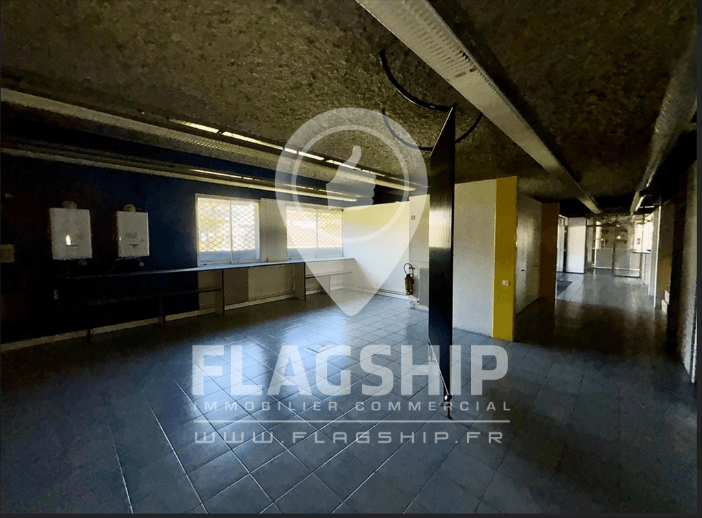 Local commercial · 500 m² · Location — photo 3