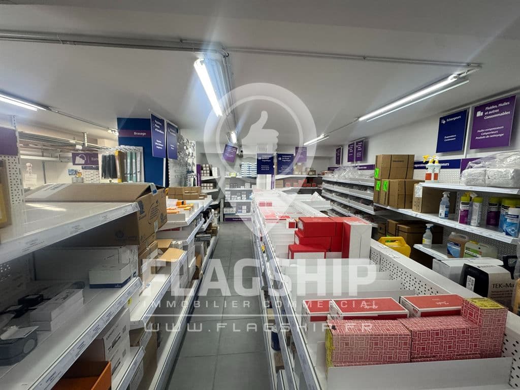Local commercial · 141 m² · Location — photo 2