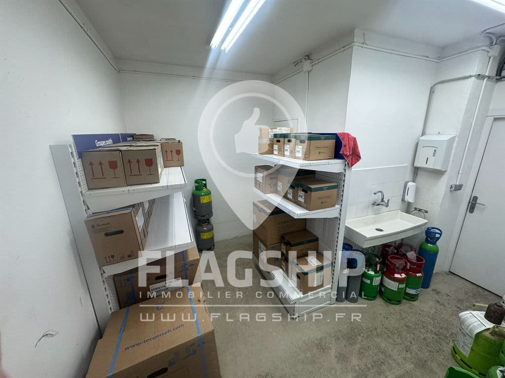 Local commercial · 141 m² · Location — photo 3