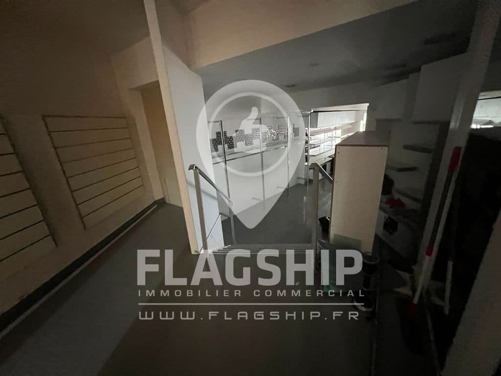 Local commercial · 130 m² · Location — photo 2