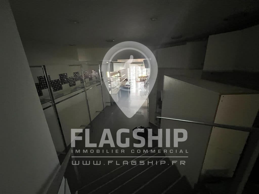 Local commercial · 130 m² · Location — photo 3