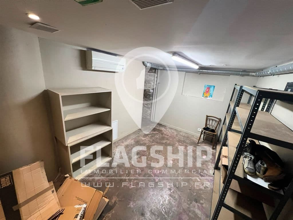 Local commercial · 69 m² · Location — photo 2