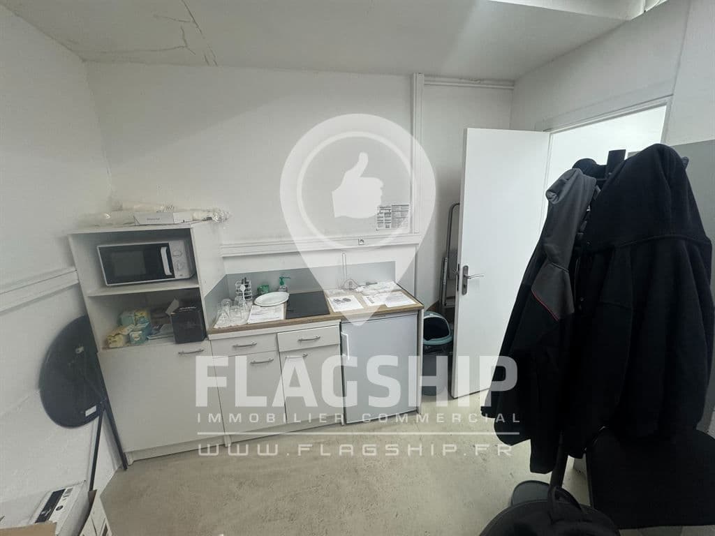 Local commercial · 141 m² · Achat des murs — photo 3