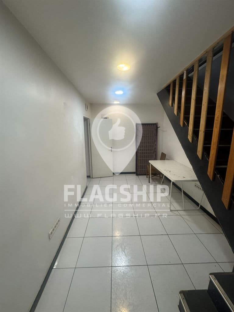 Local commercial · 200 m² · Location — photo 3