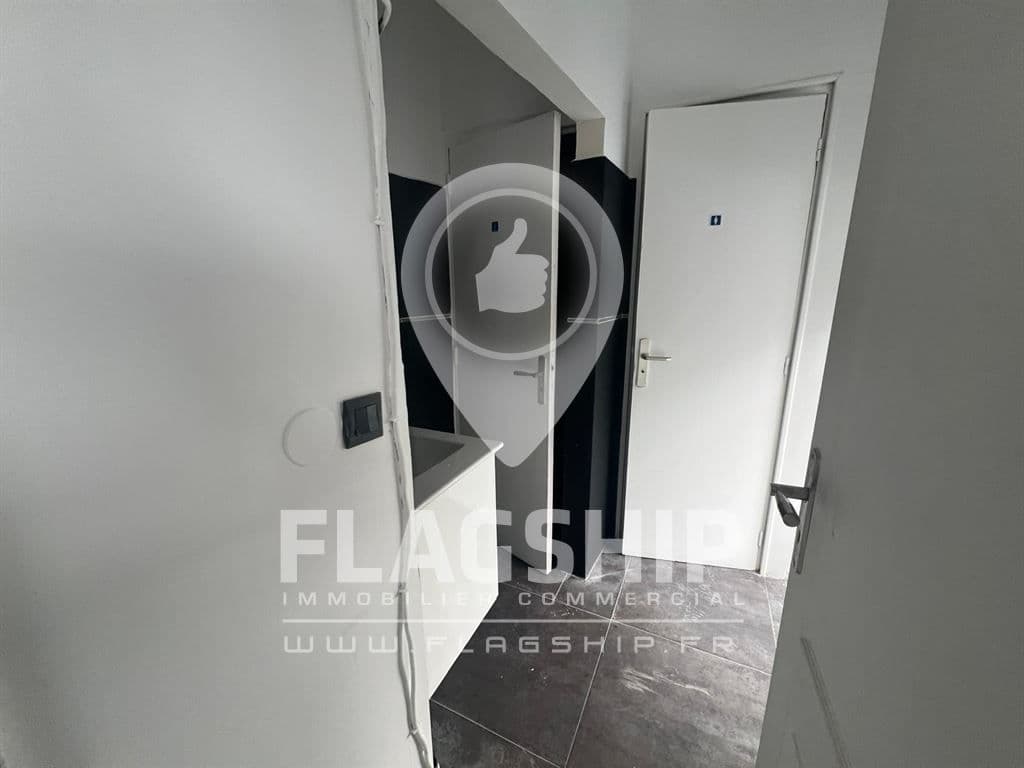 Local commercial · 252 m² · Location — photo 2