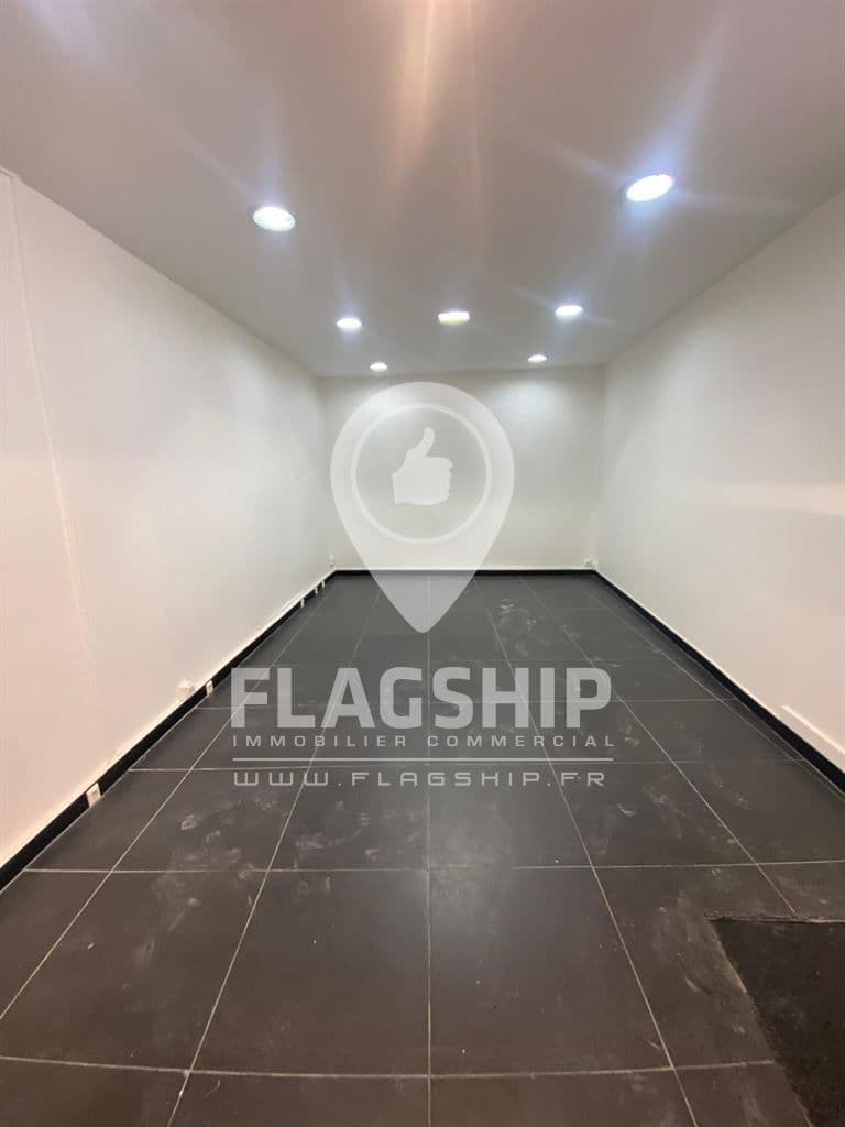 Local commercial · 157 m² · Location — photo 2