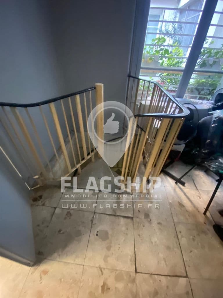 Local commercial · 122 m² · Location — photo 3