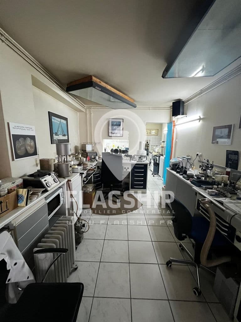 Local commercial · 35 m² · Achat des murs — photo 3
