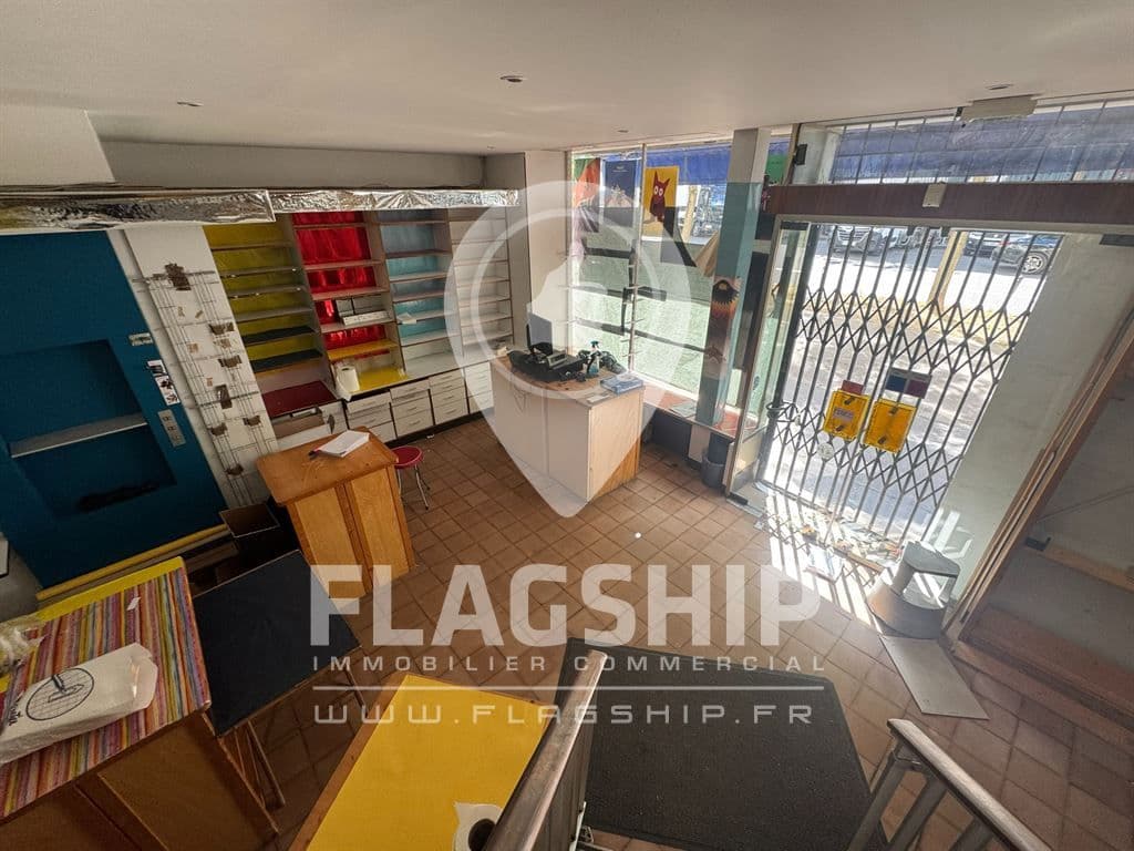 Local commercial · 126 m² · Location — photo 3