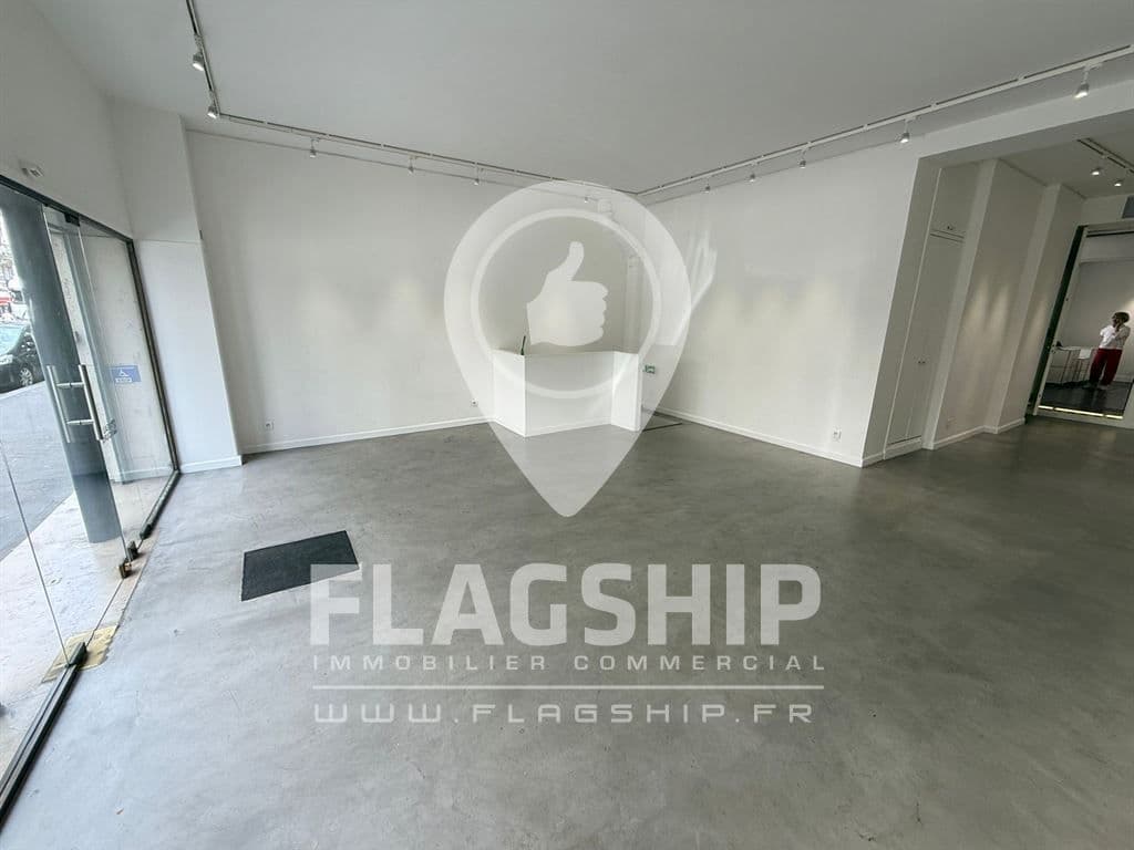 Local commercial · 392 m² · Location — photo 1