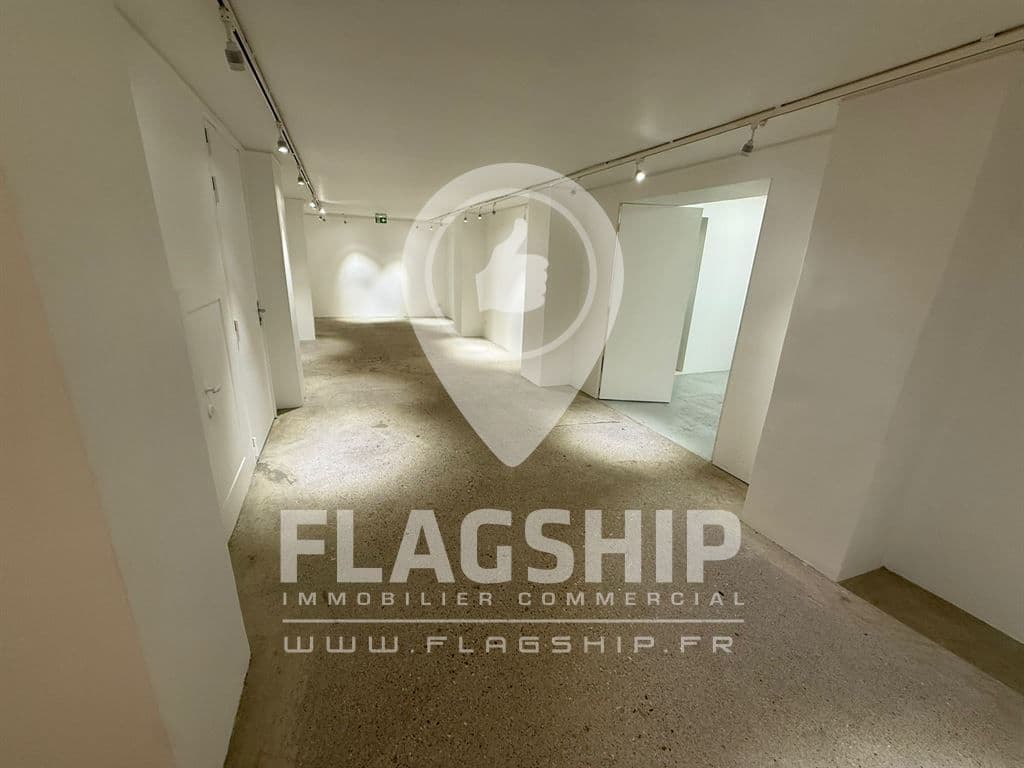 Local commercial · 392 m² · Location — photo 3