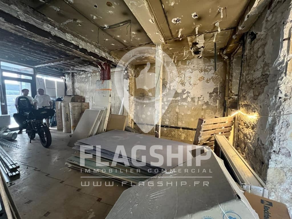 Local commercial · 144 m² · Location — photo 1