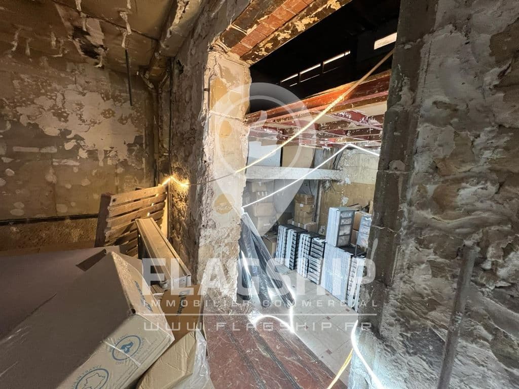 Local commercial · 144 m² · Location — photo 2