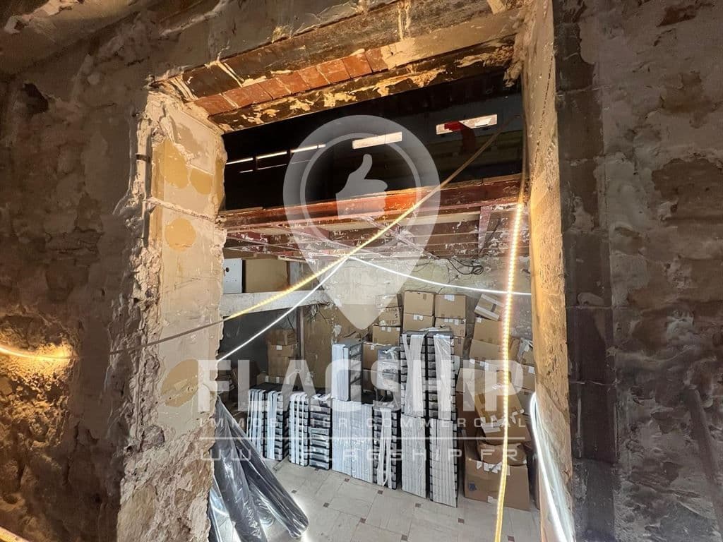 Local commercial · 144 m² · Location — photo 3