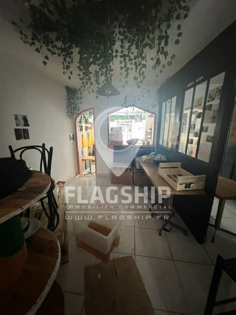 Local commercial · 49 m² · Location — photo 3