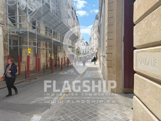 Local commercial · 145 m² · Location — photo 1