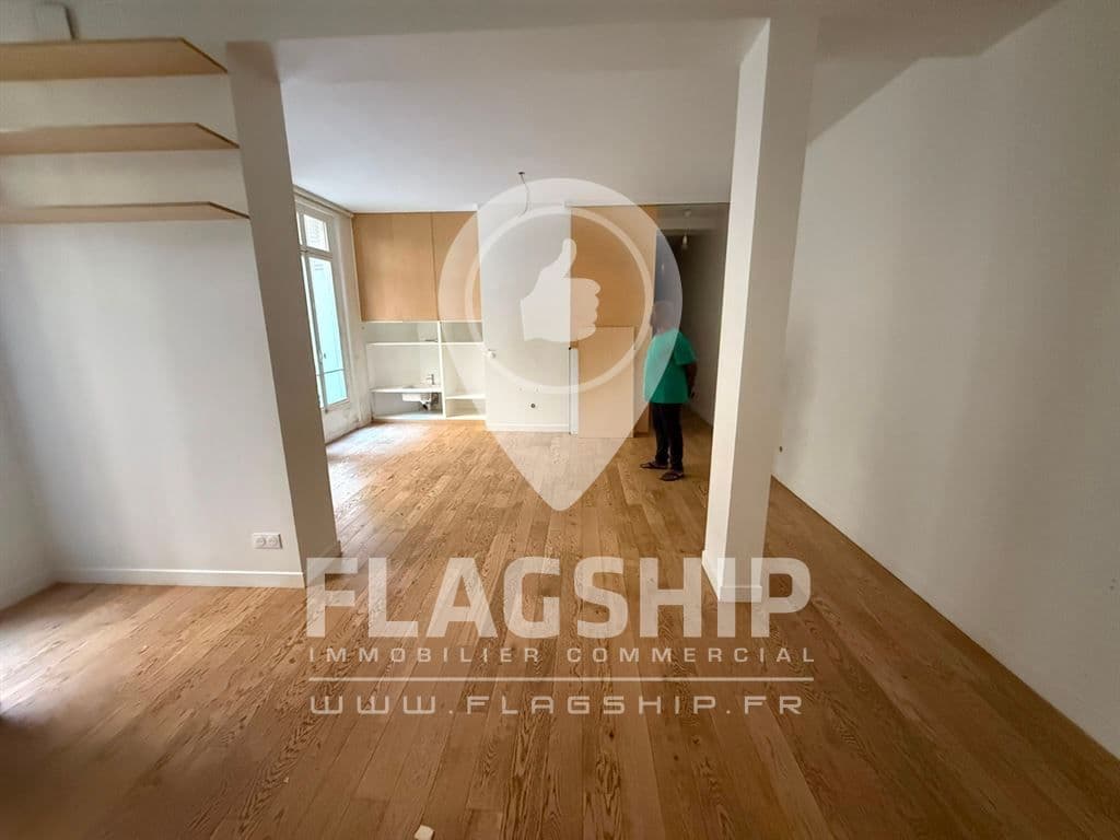 Local commercial · 61 m² · Location — photo 2