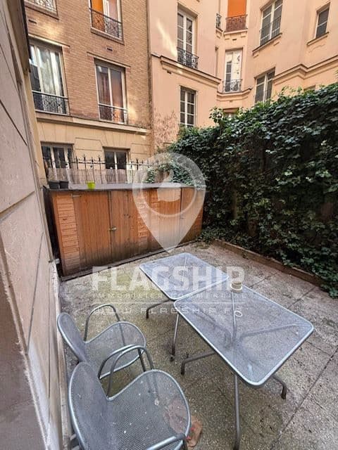 Local commercial · 61 m² · Location — photo 3