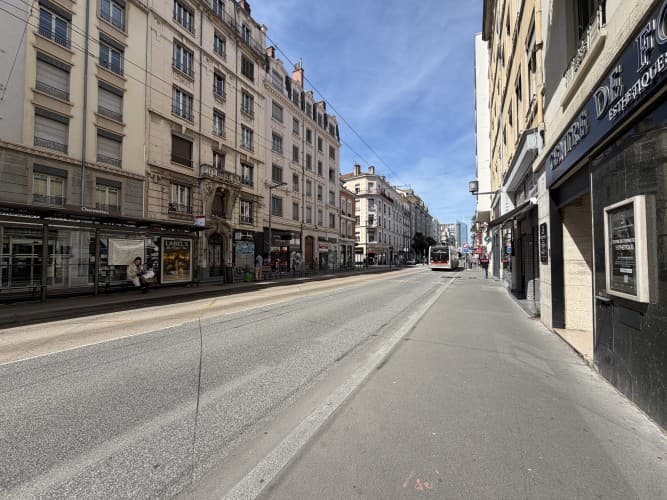 Local commercial · 125 m² · Cession de bail — photo 1