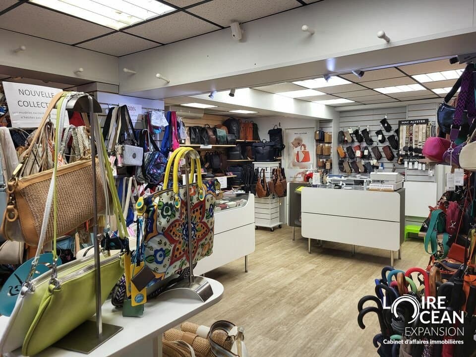 Local commercial · 47 m² · Location — photo 2