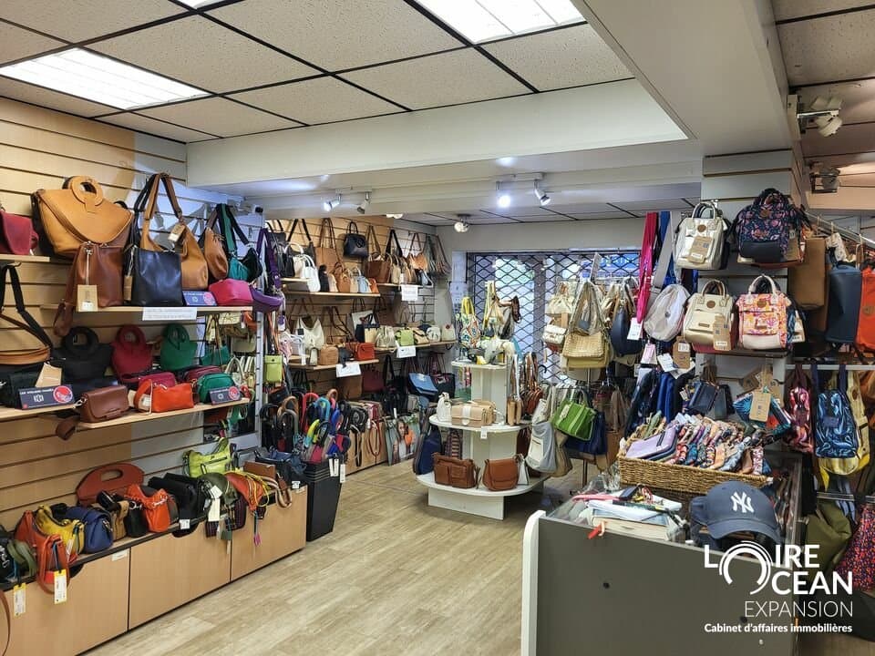 Local commercial · 47 m² · Location — photo 3