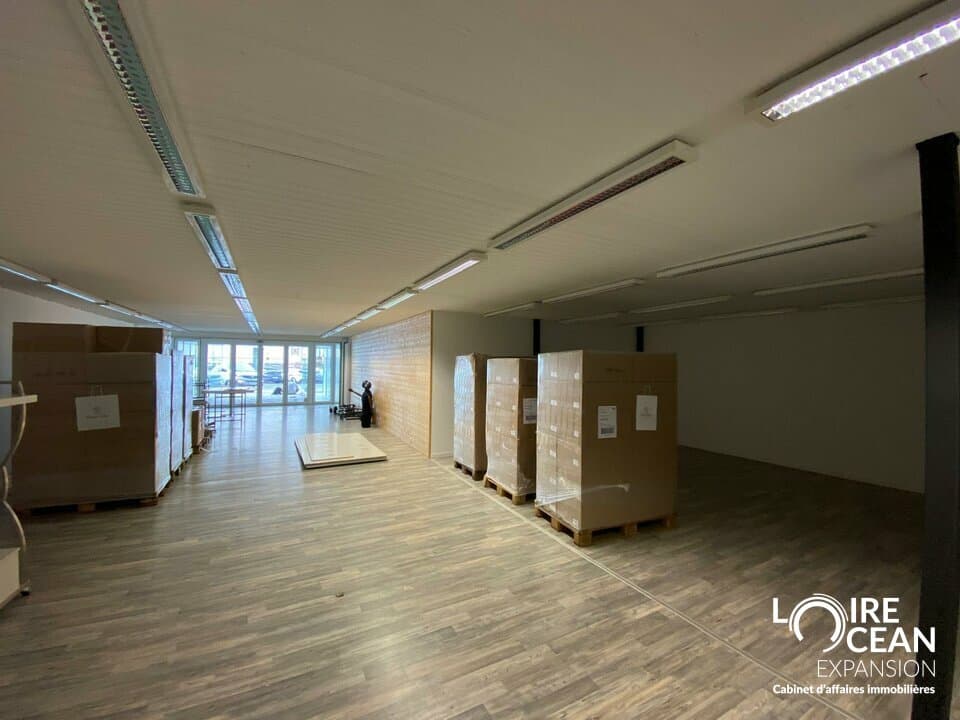 Local commercial · 435 m² · Location — photo 1