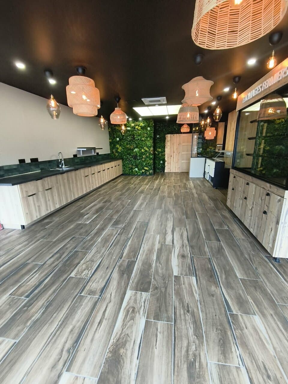 Local commercial · 73 m² · Location — photo 1