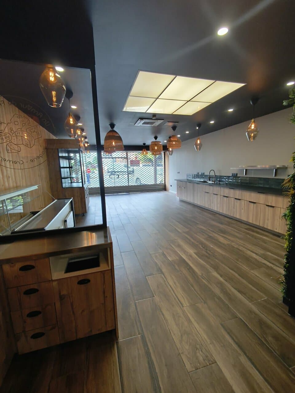 Local commercial · 73 m² · Location — photo 2
