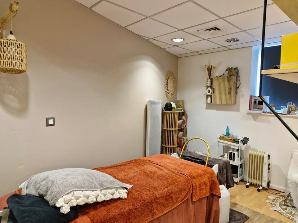 Local commercial · 98 m² · Location — photo 3