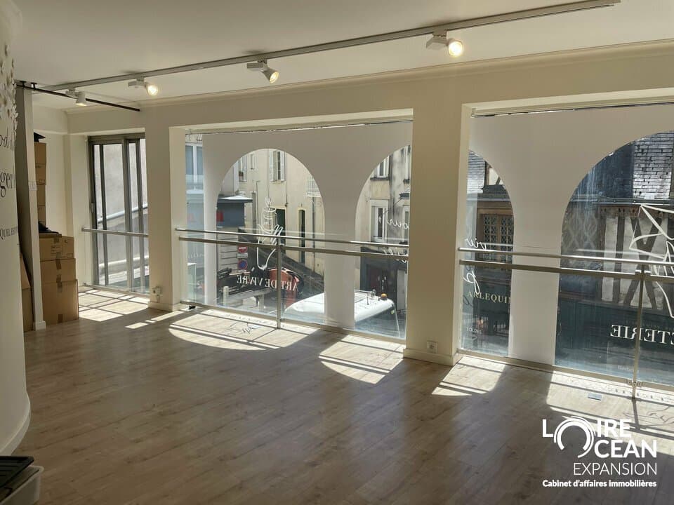 Local commercial · 70 m² · Location — photo 1