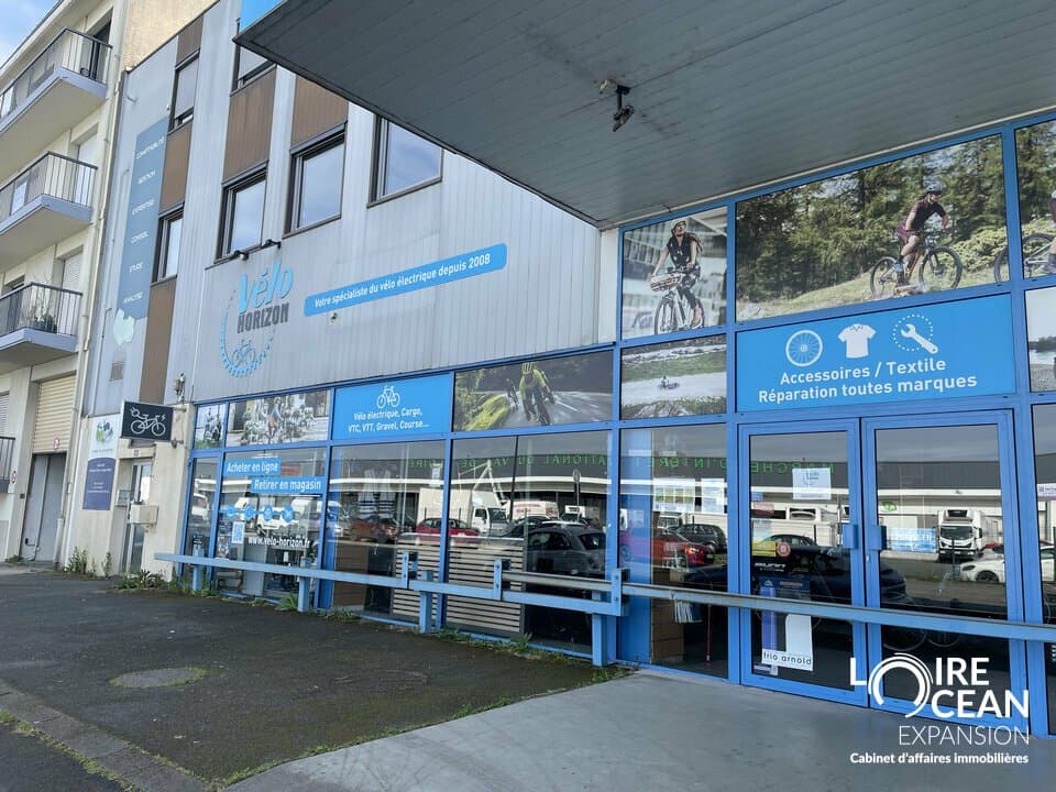 Local commercial · 715 m² · Location — photo 1
