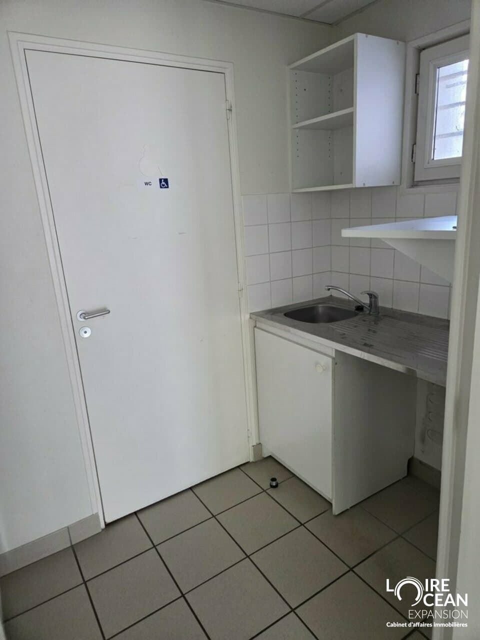 Local commercial · 84 m² · Location — photo 2