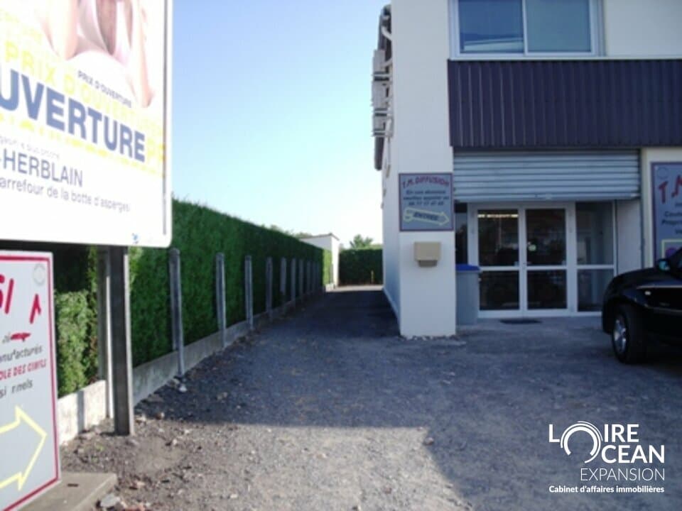 Local commercial · 240 m² · Location — photo 3