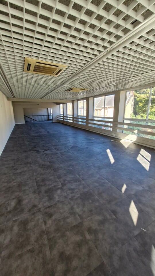 Local commercial · 462 m² · Location — photo 2