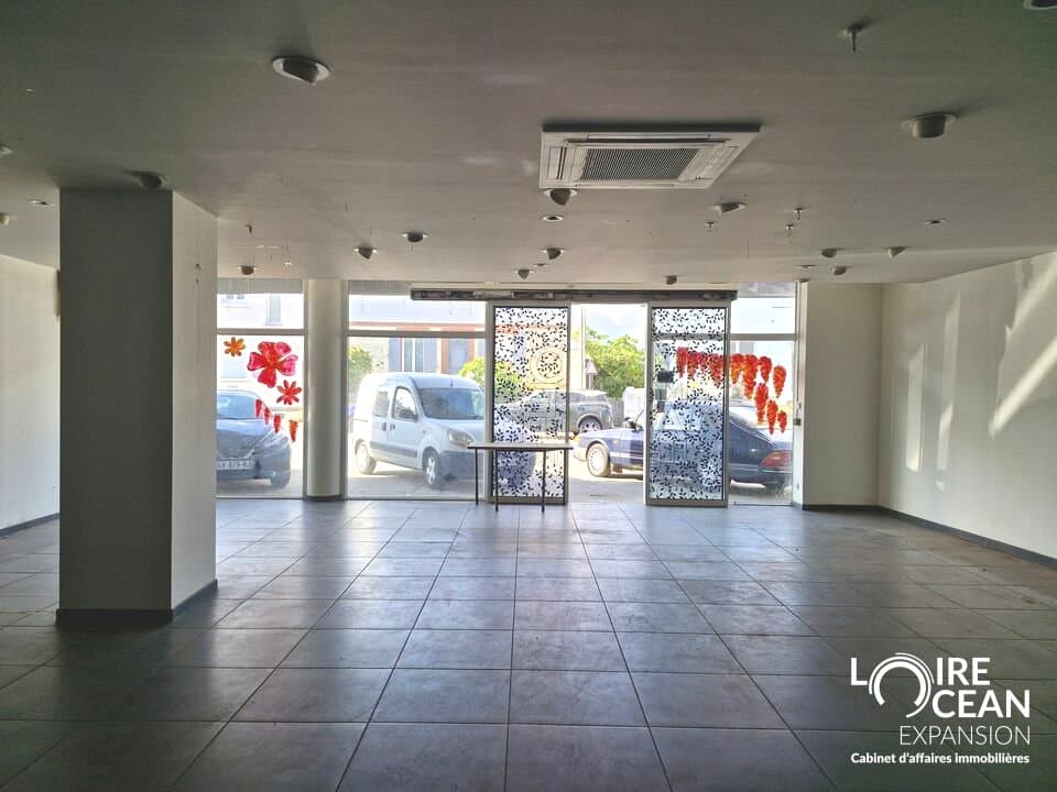 Local commercial · 300 m² · Location — photo 2