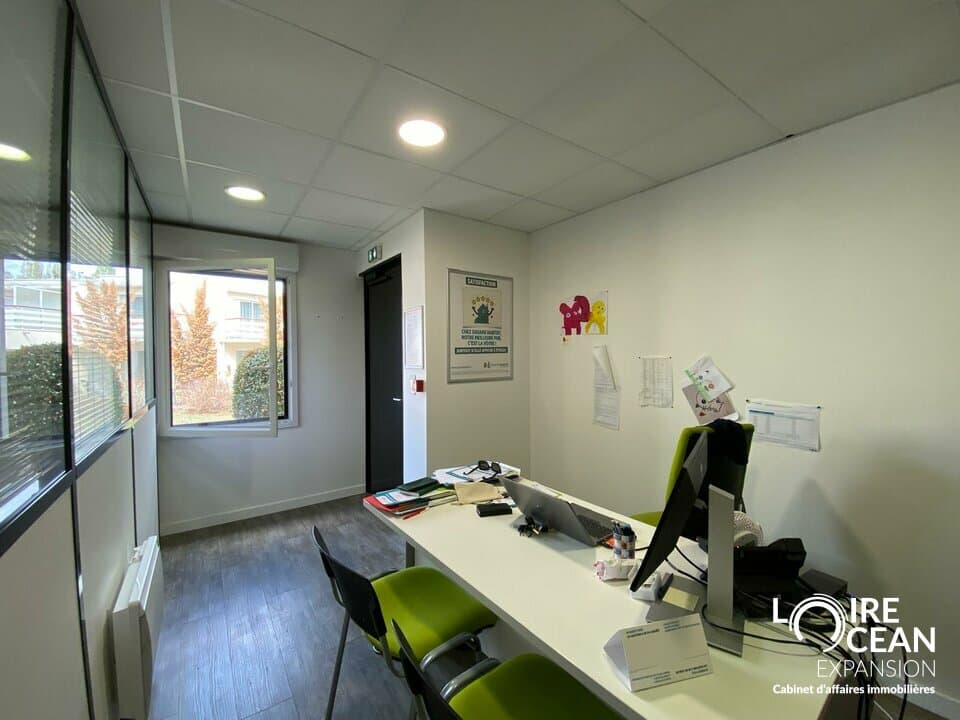 Local commercial · 101 m² · Location — photo 3