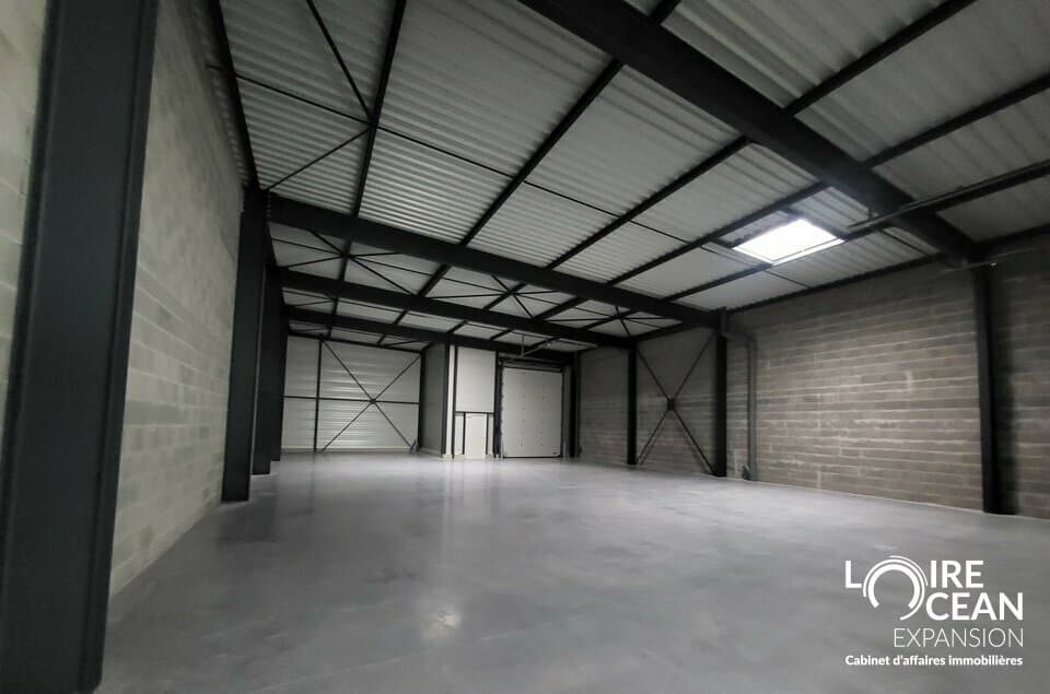 Local commercial · 601 m² · Location — photo 2