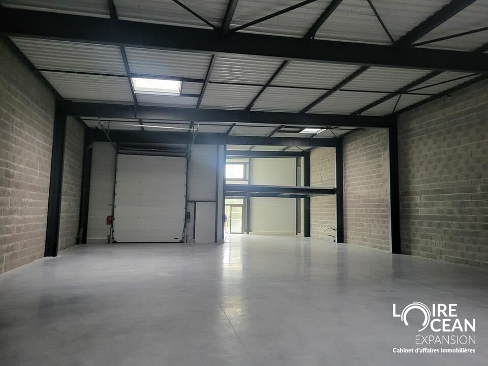 Local commercial · 601 m² · Location — photo 3