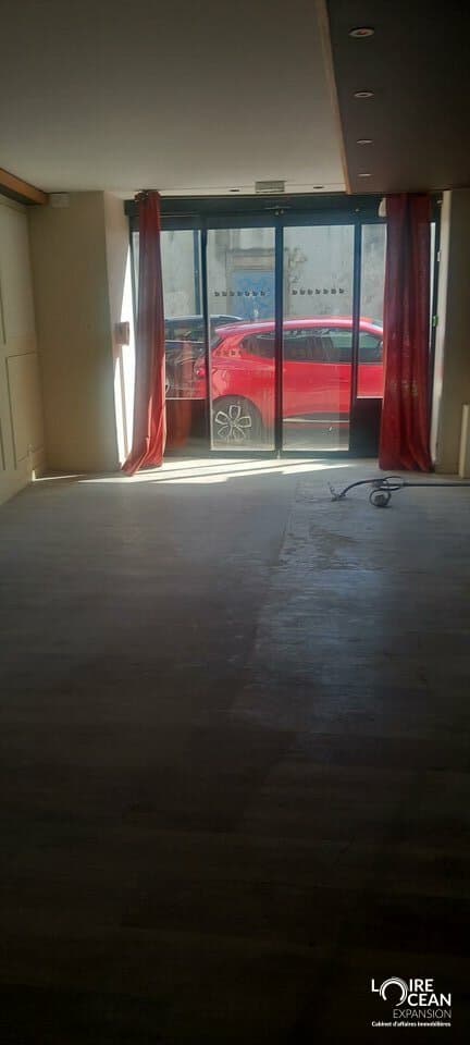 Local commercial · 183 m² · Achat des murs — photo 2